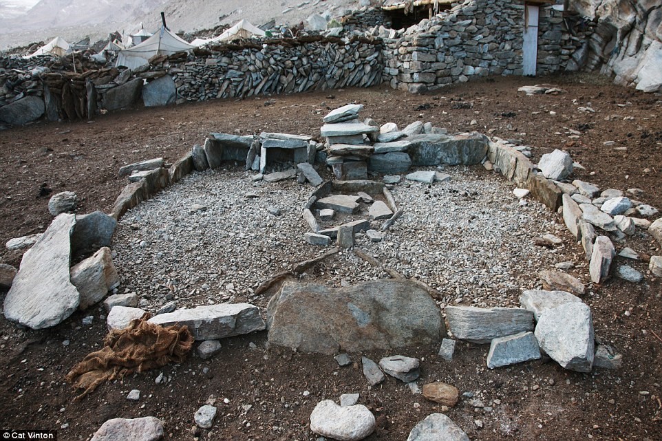 No-money, no-technology, and nomadic life of a tribe in the Himalayas