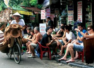 street vendor hanoi old quarter 2 hanoi travel guide autumn