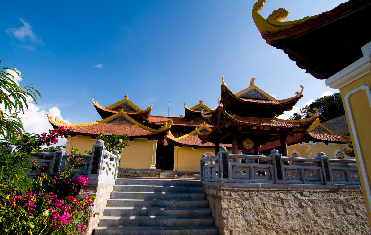 nui mot temple con dao destinations 6