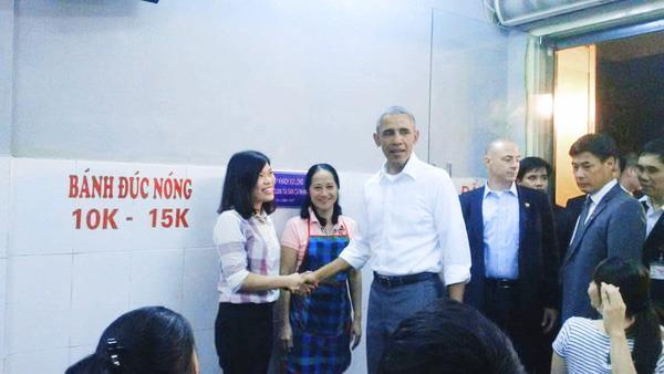 president obama in huong lien eatery hanoi vietnam