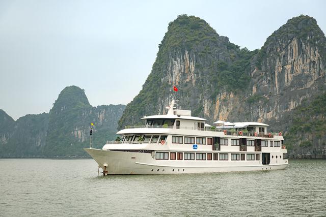 La Vela cruise halong bay vietnam 2