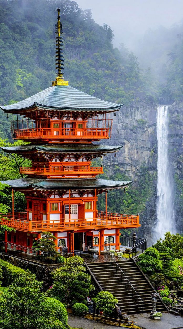 The Pagoda Of Seigantoji And Nachi No Taki Waterfall amazing-places-japan The Pagoda Of Seigantoji And Nachi No Taki Waterfall amazing-places-japan
