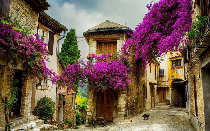 beautiful villages in the world photos pictures 6 Small Town In Provence, France
