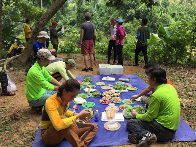 meals in the forest trekking hang en cave