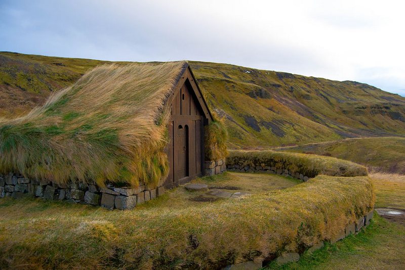 scandinavian houses with grass roofs photos photography pictures 1