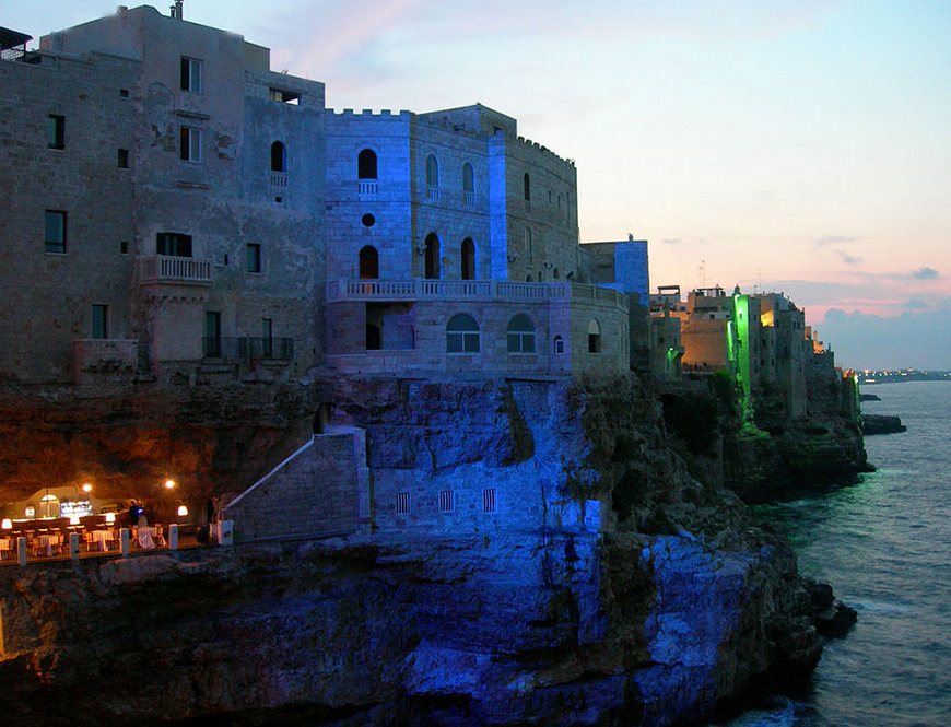 stunning photos of italian-cave-restaurant-grotta-palazzese-polignano-mare 1
