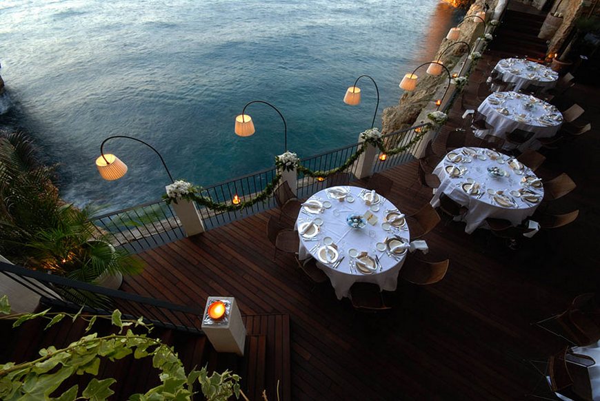 stunning photos of italian-cave-restaurant-grotta-palazzese-polignano-mare 1