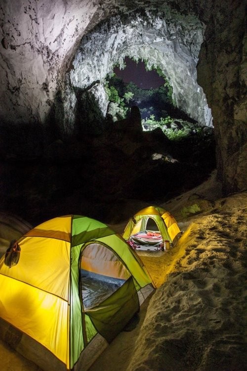 tents in son doong cave