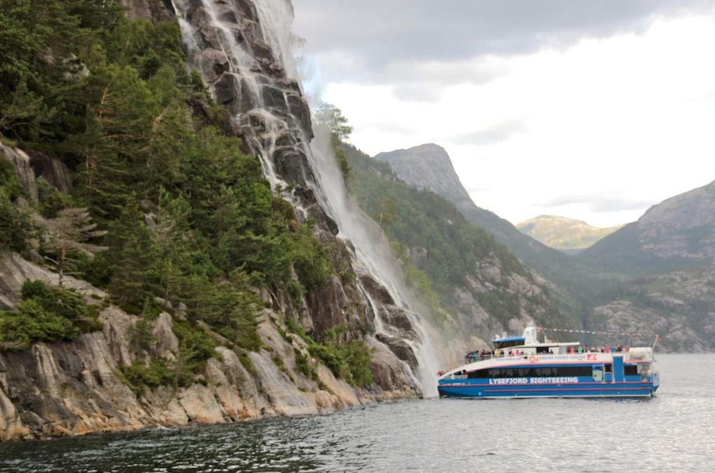 Hengjanefossen Waterfall cruise