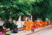 Alms Giving Ceremony, things to to, Luang Prabang, Lao