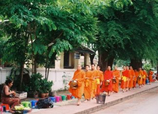 Alms Giving Ceremony, things to to, Luang Prabang, Lao