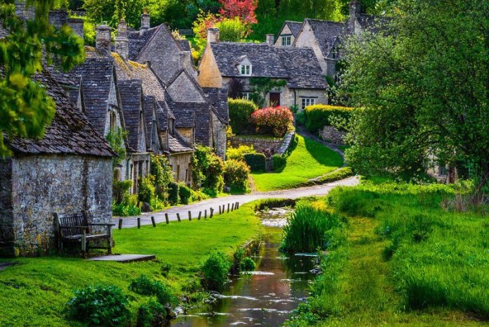 Bibury most beautiful charming ancient village in England the world photos photography uk (27)