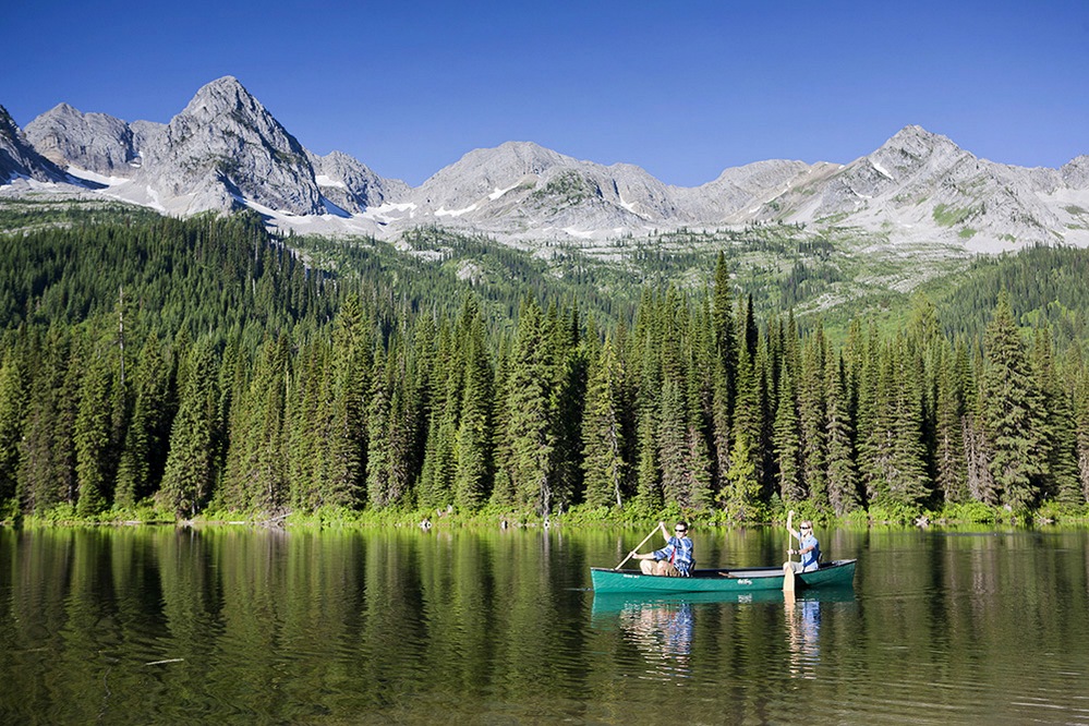 canada photo photography travel Edited-Canoeing-on-Island-Lake-AWL_CAN2677AW