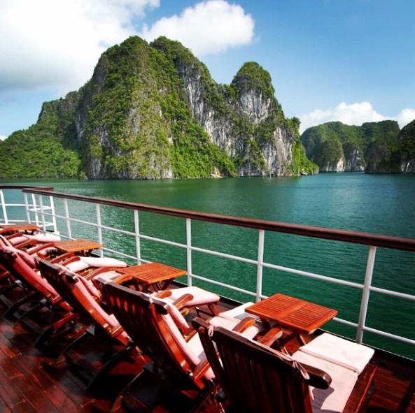 Emeraude Classic cruise, luxury cruises, halong bay, vietnam