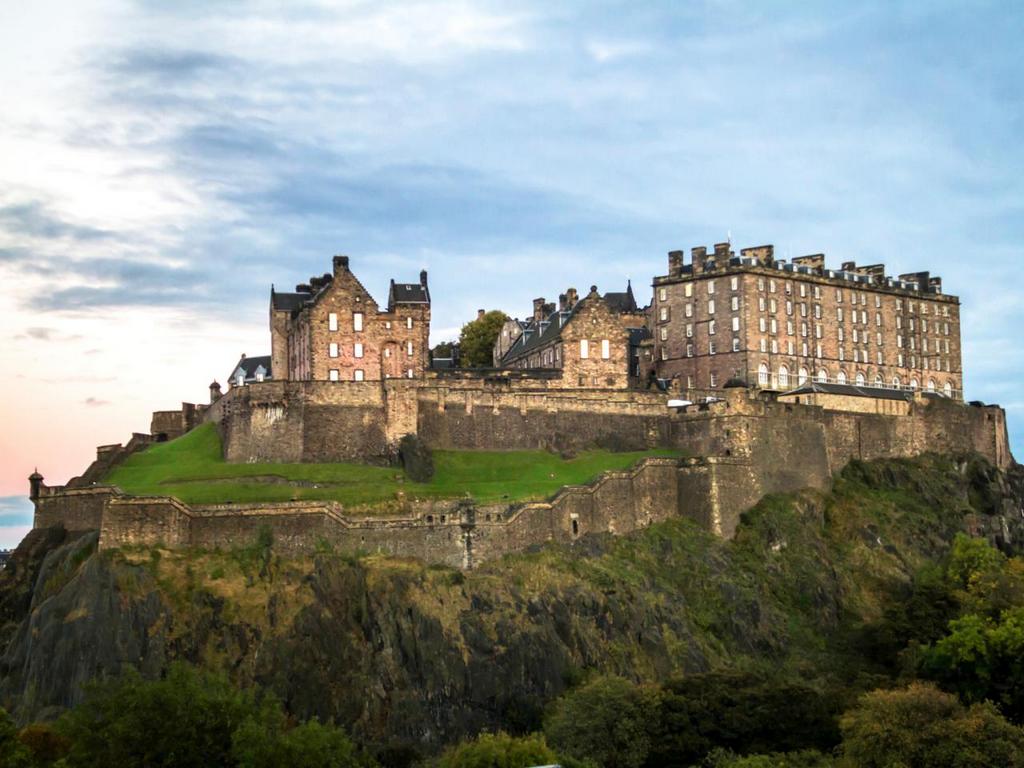 GettyImages-552465445-top-10-castles-edinburgh.jpg.rend.tccom.1280.960