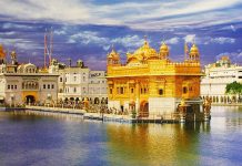9 most beautiful temples in India Golden Temple, Amritsar, India