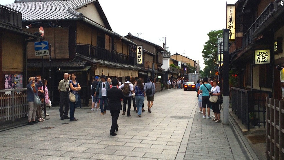Hanami-koji Lane, kyoto, japan