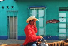 Street life photos in Cuba through an iPhone lens Street photography in Cuba through an iPhone lens (1)
