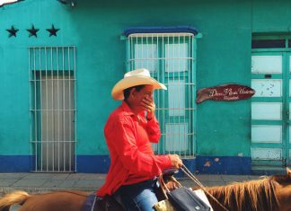 Street photography in Cuba through an iPhone lens (1)