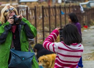 TIPS FOR TRAVEL PHOTO ETIQUETTE on the street 1