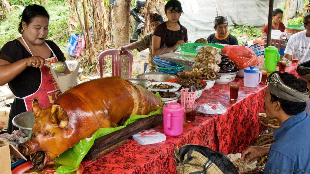 babi guling, roasted suckling pig, bali, indonesia