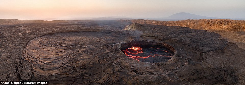 gateway of hell joel santos photographer captures rare photos of 100 year old lava lake ethiopia (1)