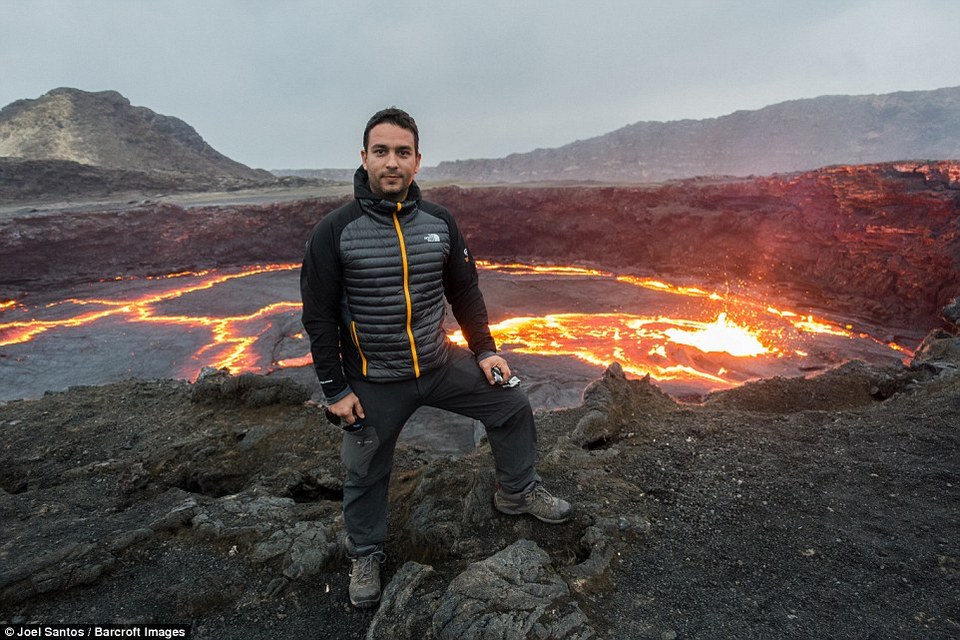 gateway of hell joel santos photographer captures rare photos of 100 year old lava lake ethiopia (1)