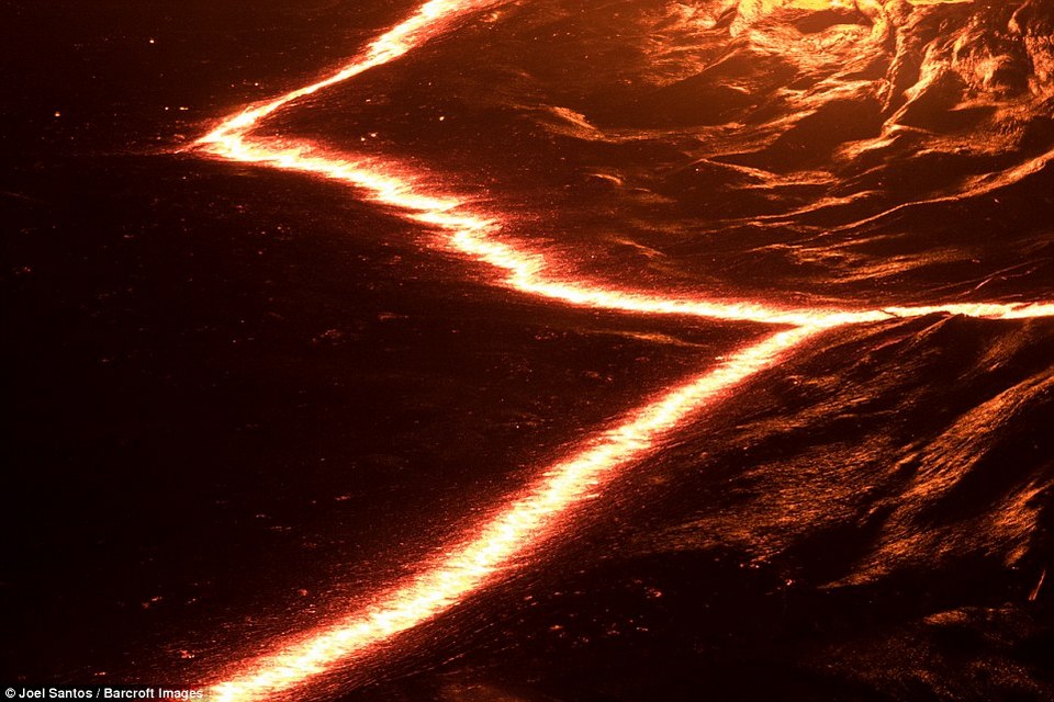 gateway of hell joel santos photographer captures rare photos of 100 year old lava lake ethiopia (1)