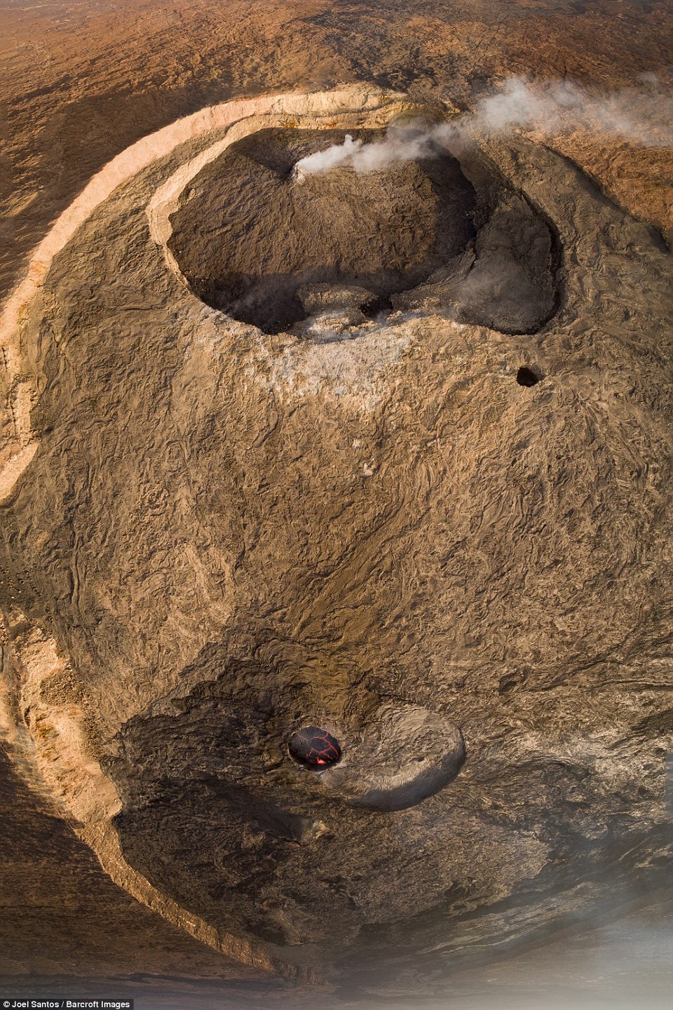 gateway of hell joel santos photographer captures rare photos of 100 year old lava lake ethiopia (1)