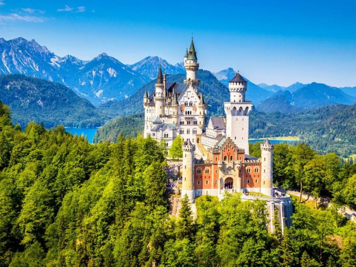 iStock_000076630297-top-10-castles-neuschwanstein.jpg.rend.tccom.1280.960 iStock_000076630297-top-10-castles-neuschwanstein.jpg.rend.tccom.1280.960