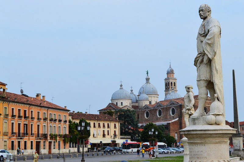 prato-della-valle-abbazia-di-santa-giustina italy attractions