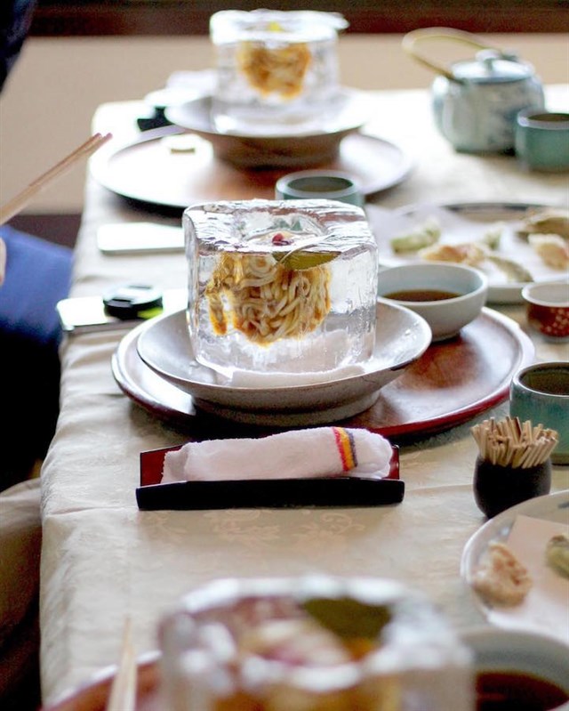 tempura matsu Japanese restaurant serves up noodles in stunning ice block bowls (1)