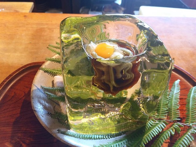 tempura matsu Japanese restaurant serves up noodles in stunning ice block bowls (1)