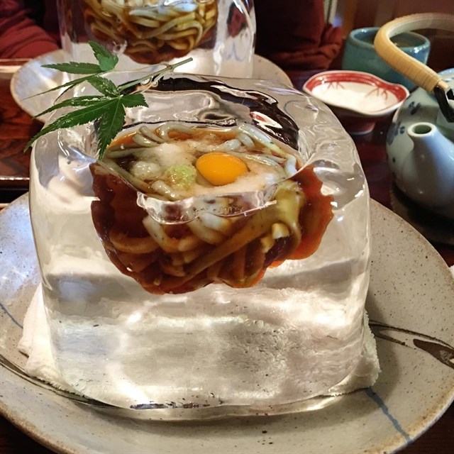 tempura matsu Japanese restaurant serves up noodles in stunning ice block bowls (1)