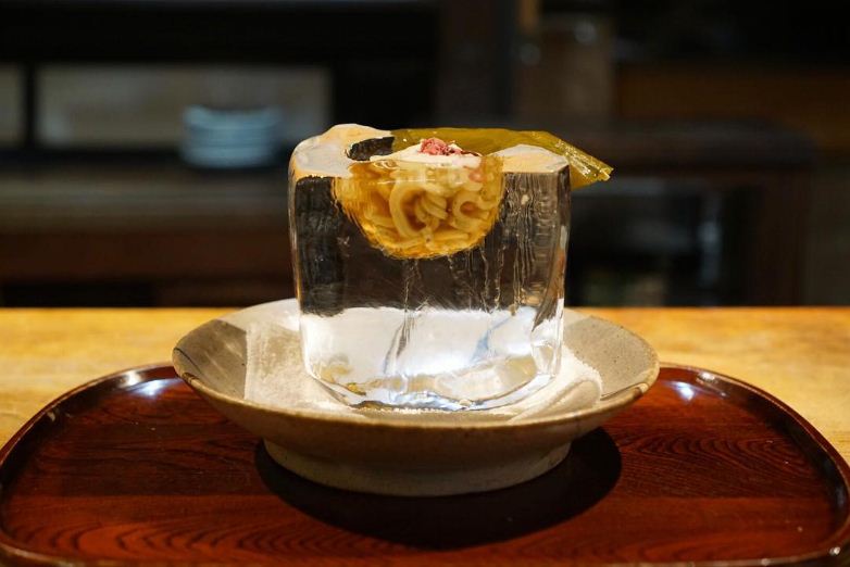 tempura matsu Japanese restaurant serves up noodles in stunning ice block bowls (1)