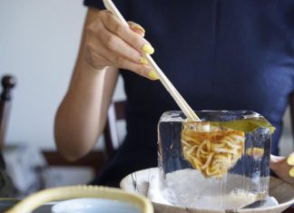 tempura matsu Japanese restaurant serves up noodles in stunning ice block bowls (1)