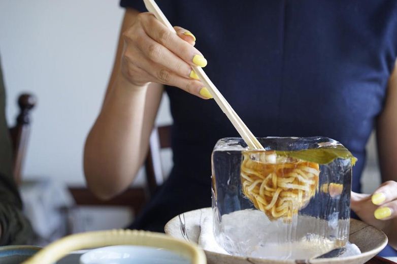 tempura matsu Japanese restaurant serves up noodles in stunning ice block bowls (1)