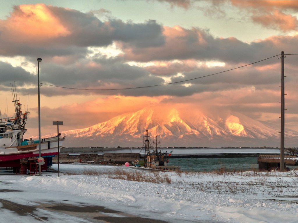 volcanoes-are-common-throughout-hokkaid-this-is-mount-rishiri-which-sits-in-the-sea-of-japan-and-forms-rishiri-island