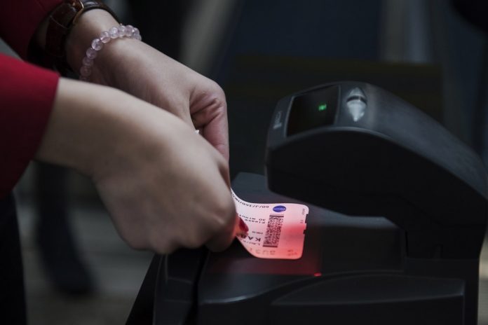 boarding pass why you should not throw away travel tips