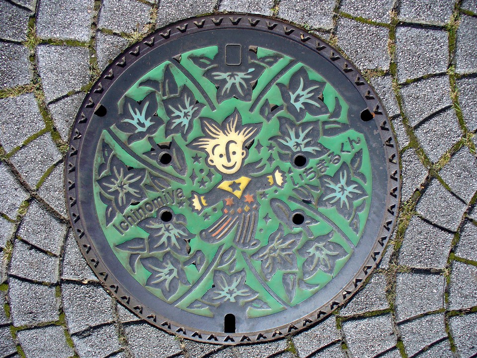 Japanese-manhole-cover-art by S.Morita photographer