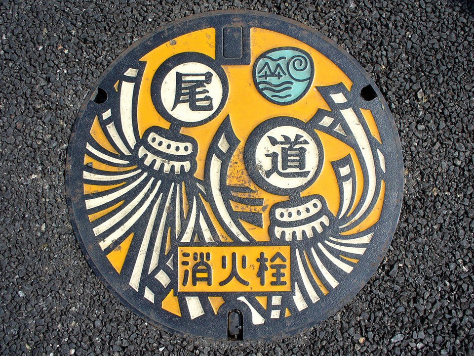Japanese-manhole-cover-art by S.Morita photographer