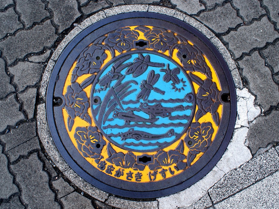 Japanese-manhole-cover-art by S.Morita photographer