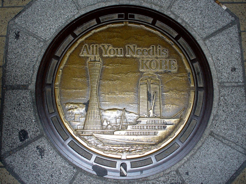 Japanese-manhole-cover-art by S.Morita photographer