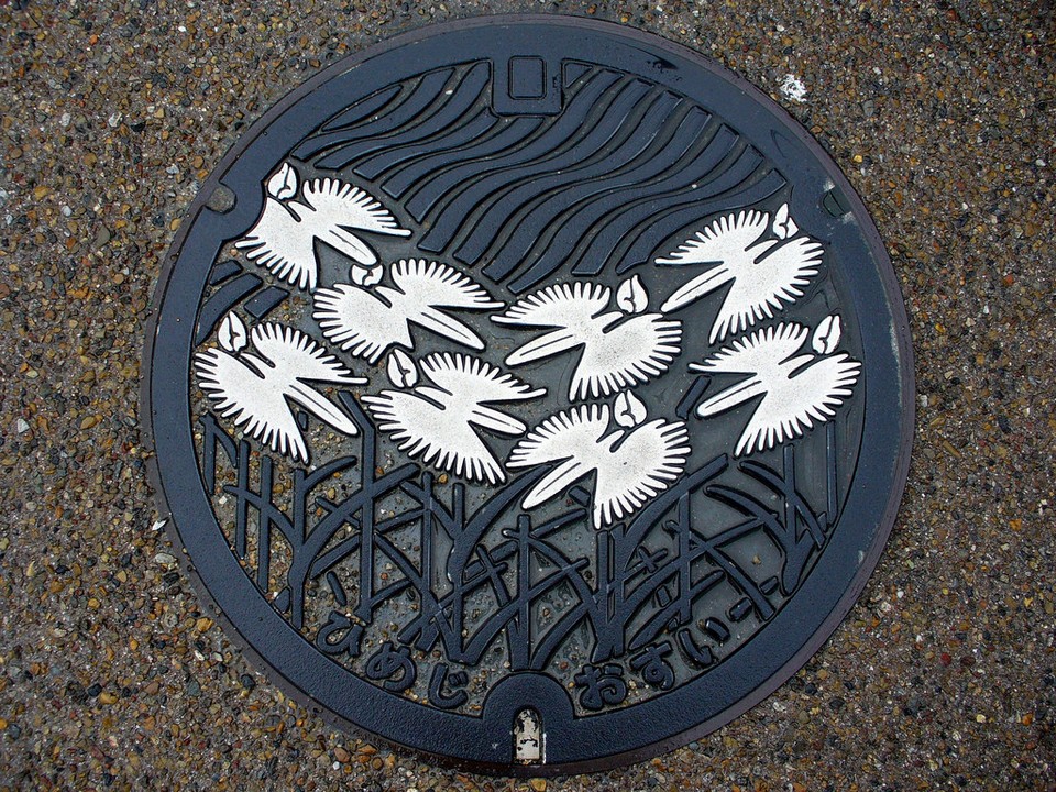Japanese-manhole-cover-art by S.Morita photographer
