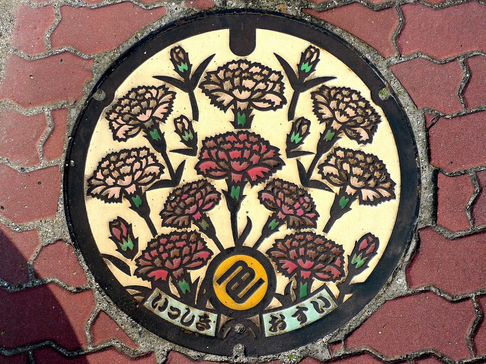 Japanese-manhole-cover-art by S.Morita photographer