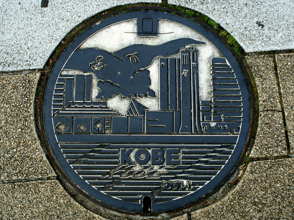 Japanese-manhole-cover-art by S.Morita photographer