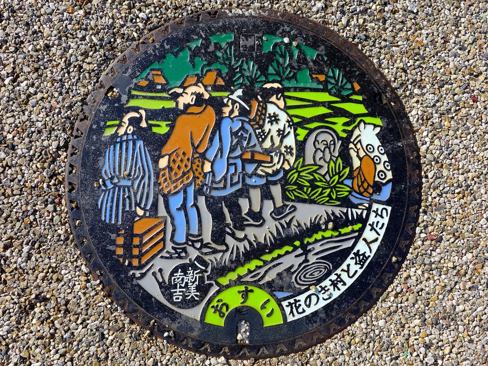 Japanese-manhole-cover-art by S.Morita photographer (3)