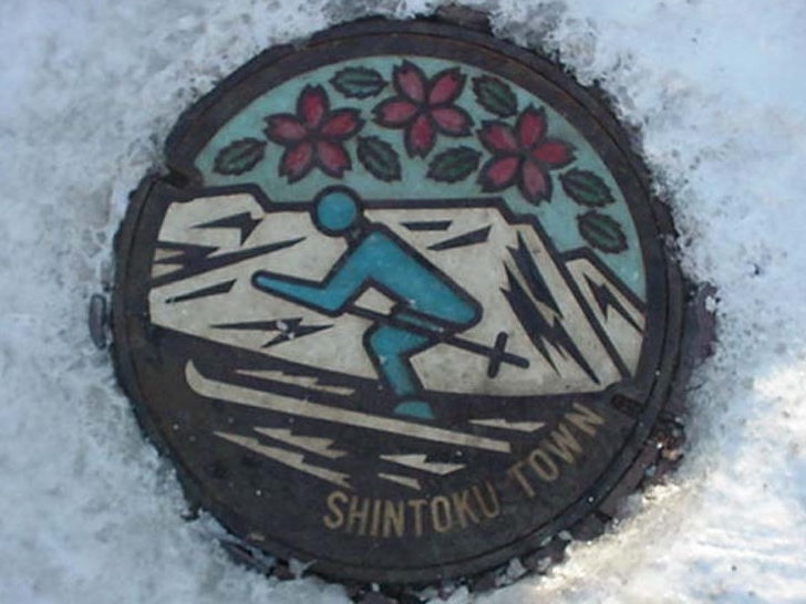 Japanese-manhole-cover-art by S.Morita photographer