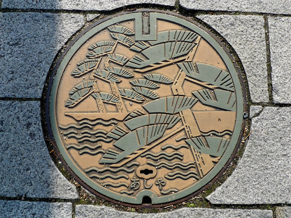 Japanese-manhole-cover-art by S.Morita photographer