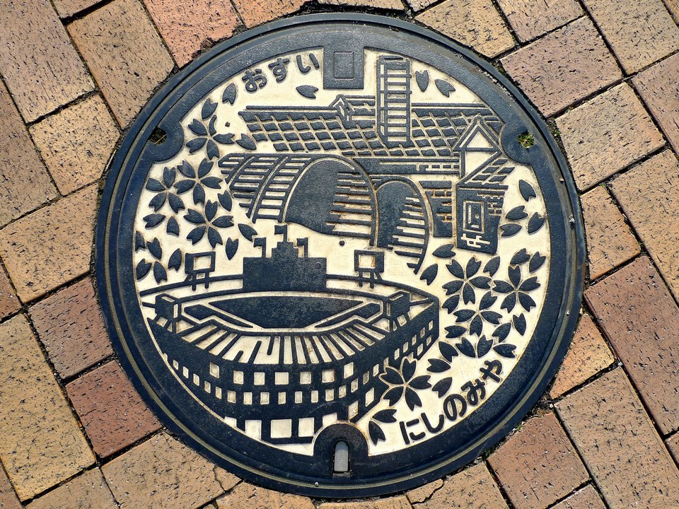 Japanese-manhole-cover-art by S.Morita photographer